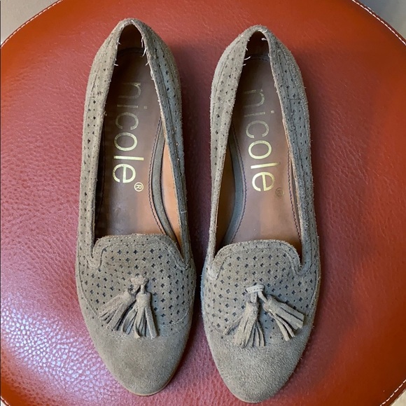 Nicole size 7 1/2 khaki suede shoes & blue soles - Picture 3 of 6
